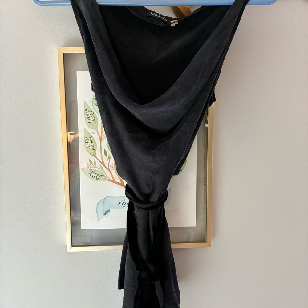 Tahari Sz S Black silk velvet/metal tipped Textured Blouse 🖤